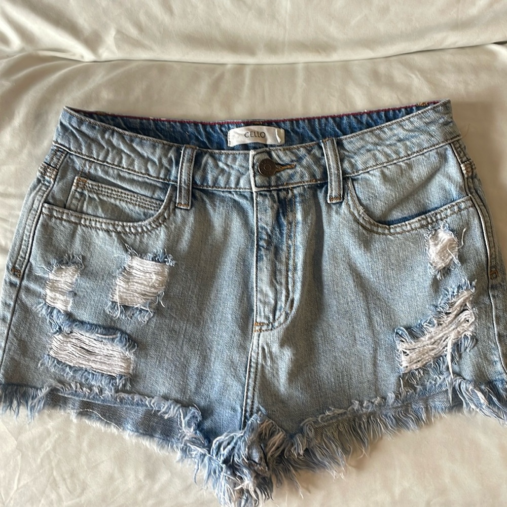 distressed shorts in M (size 4-6)